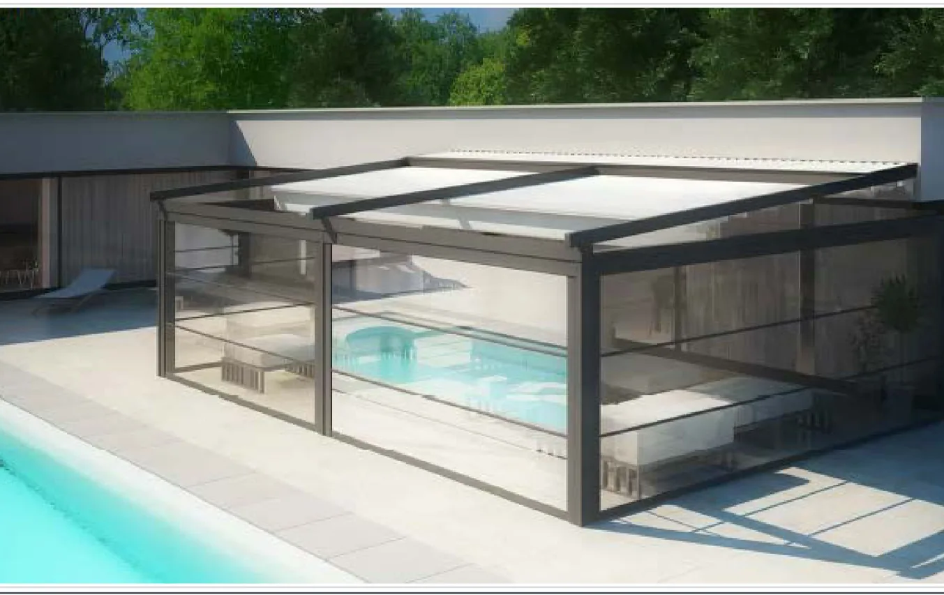 Pergola Evolution addossata con copertura scorrevole installata a bordo piscina