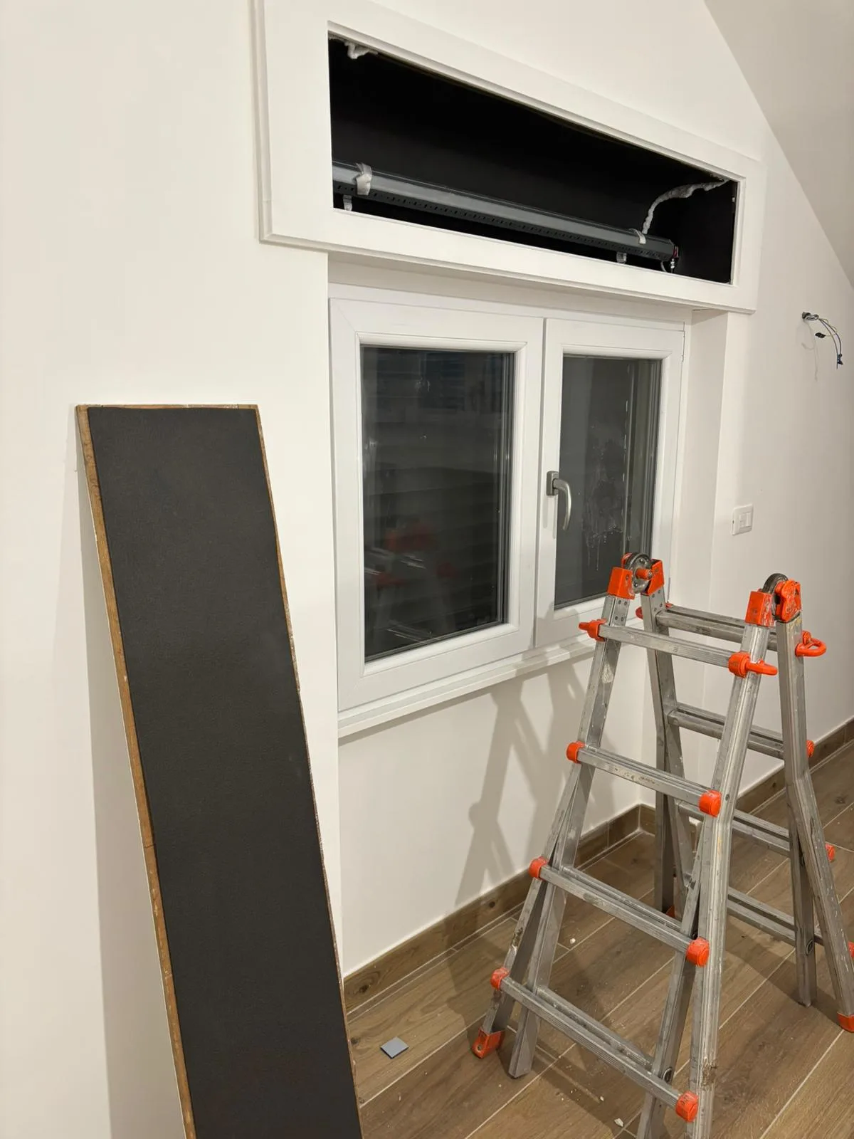 Finestra e cassonetto in fase di montaggio