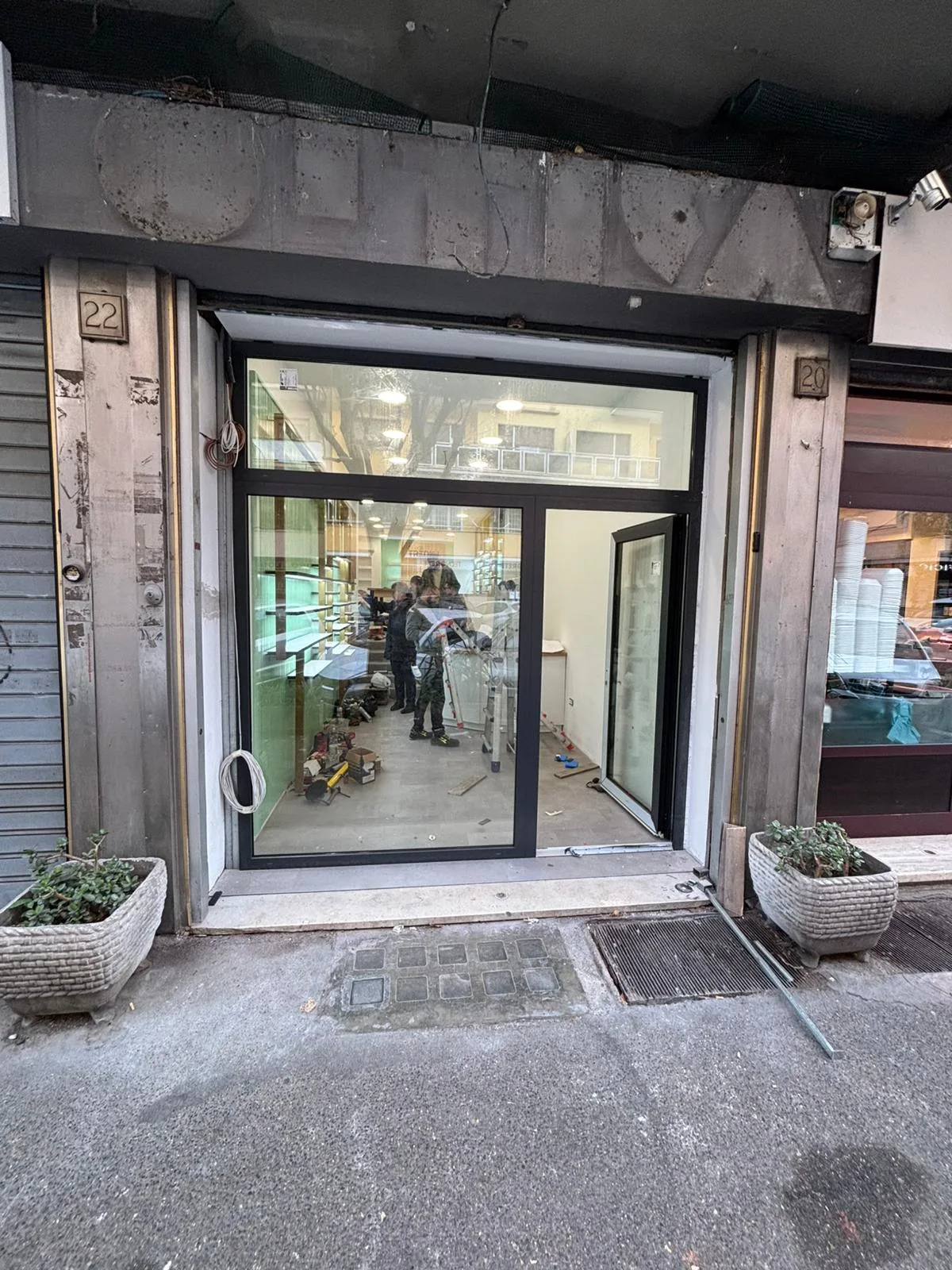 Vetrina con porta in alluminio