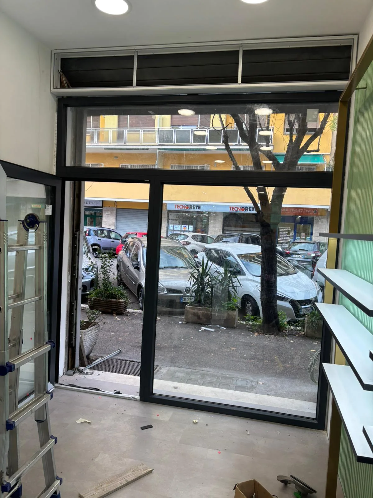 Vetrina con scorrevole in alluminio