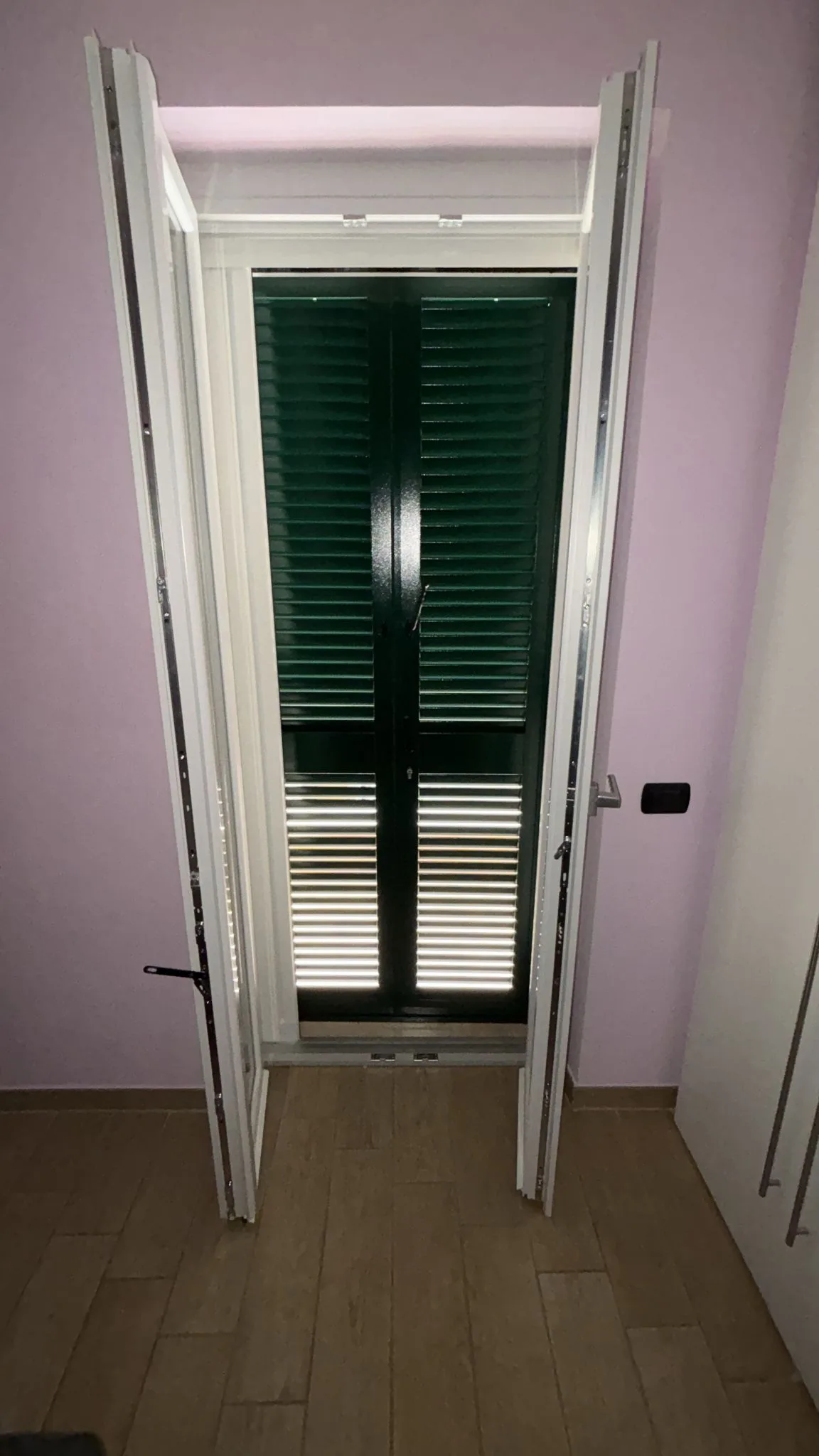 Portafinestra con persiana verde