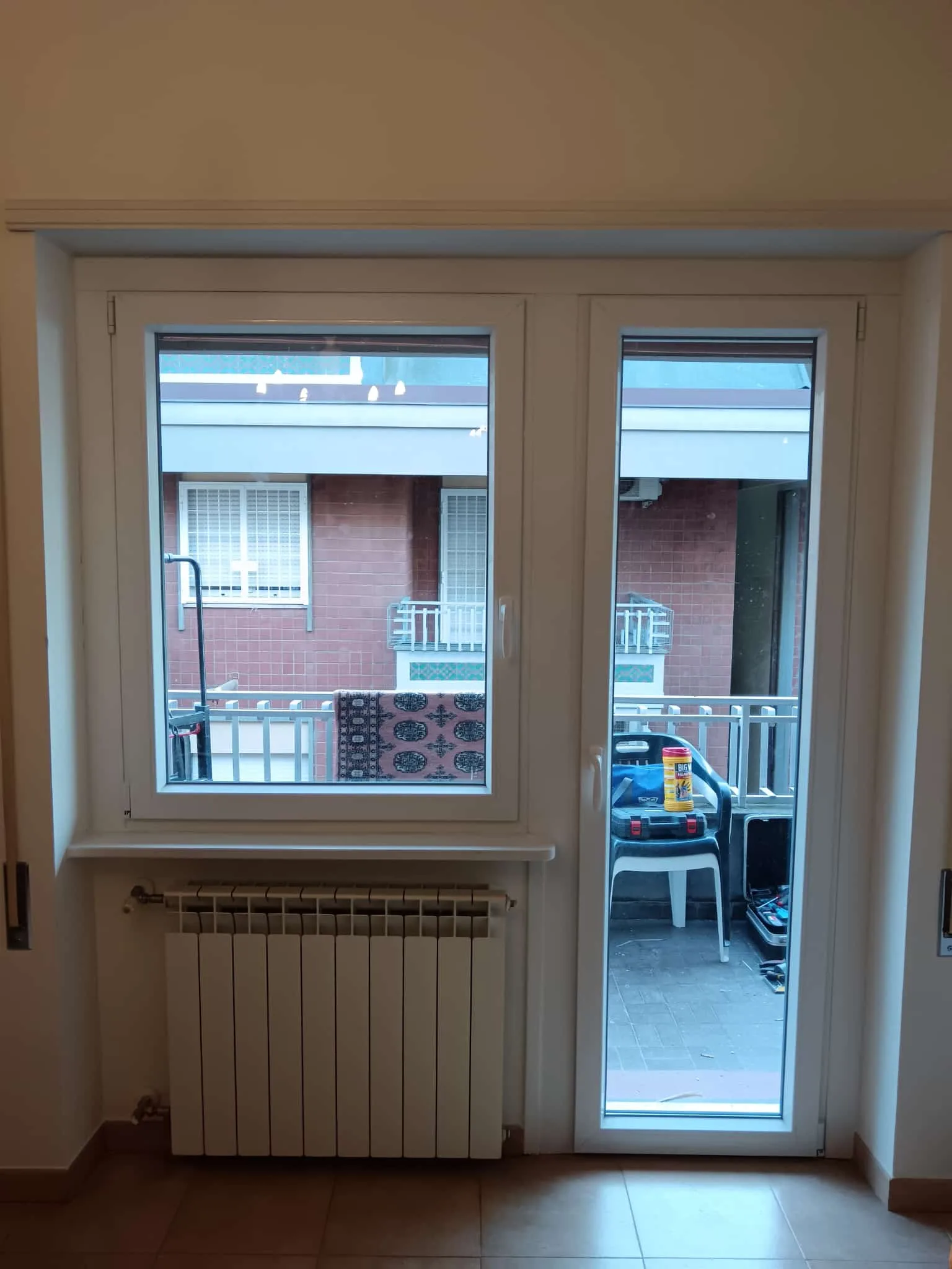 Finestra e portafinestra sul balcone